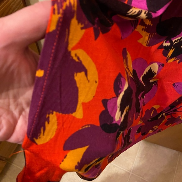 Lori Goldstein LOGO EUC Large Long sleeved top. - Picture 5 of 5